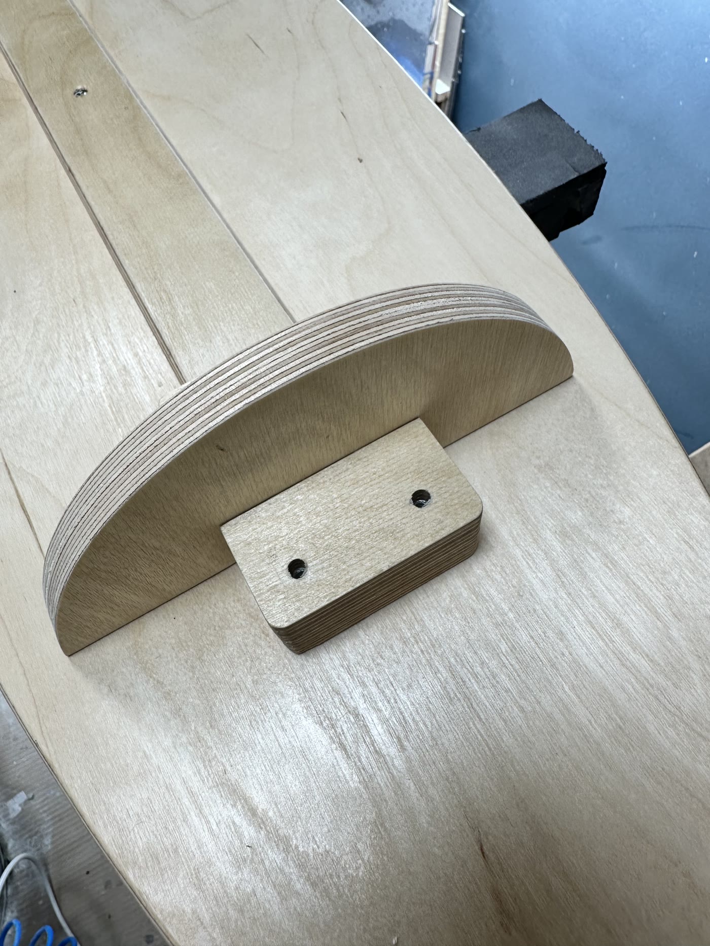 Balance arc sliding into the milled groove of the Olo connector